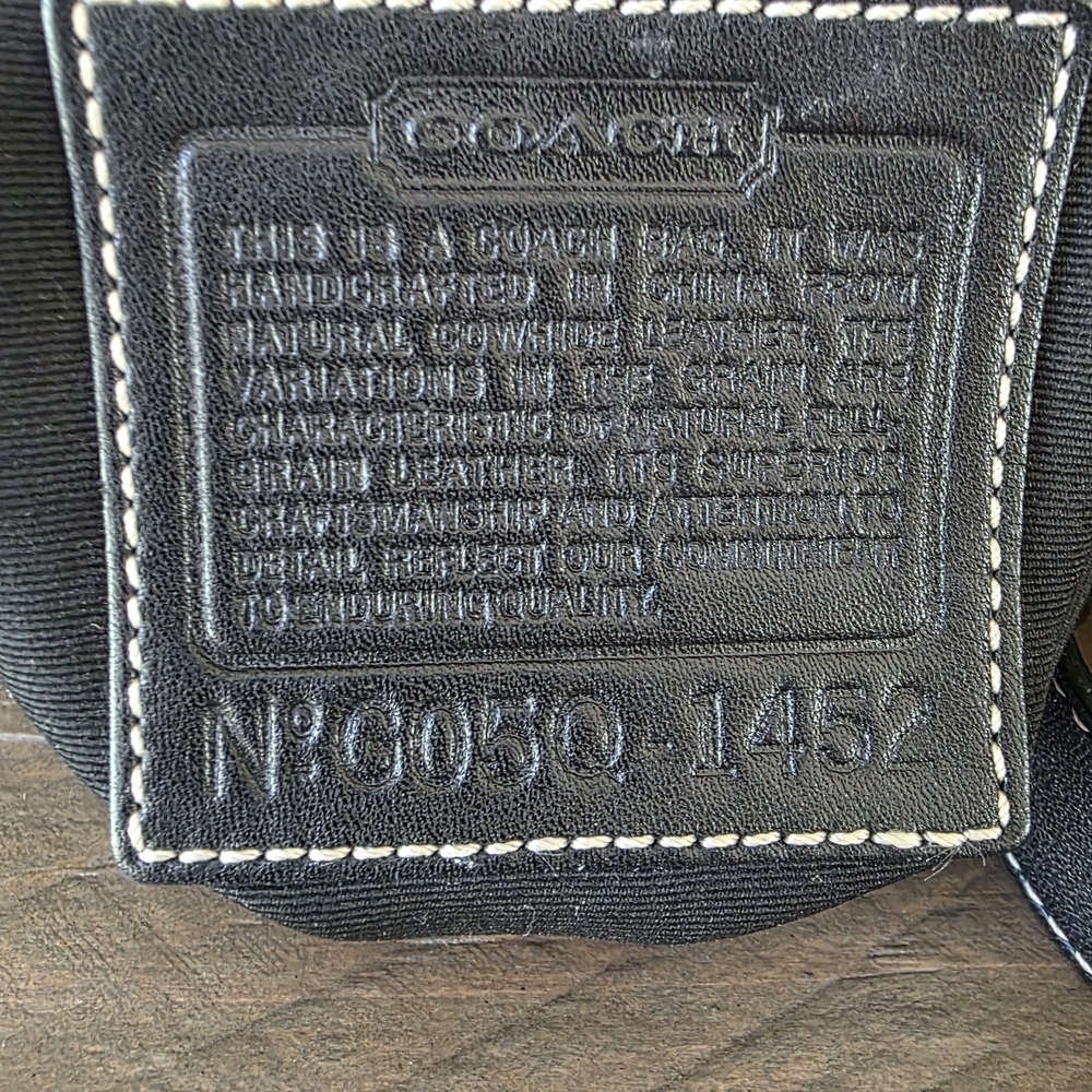 Vintage Coach Black Leather SOHO Crossbody/Shoulder Bag - Picture 4 of 9